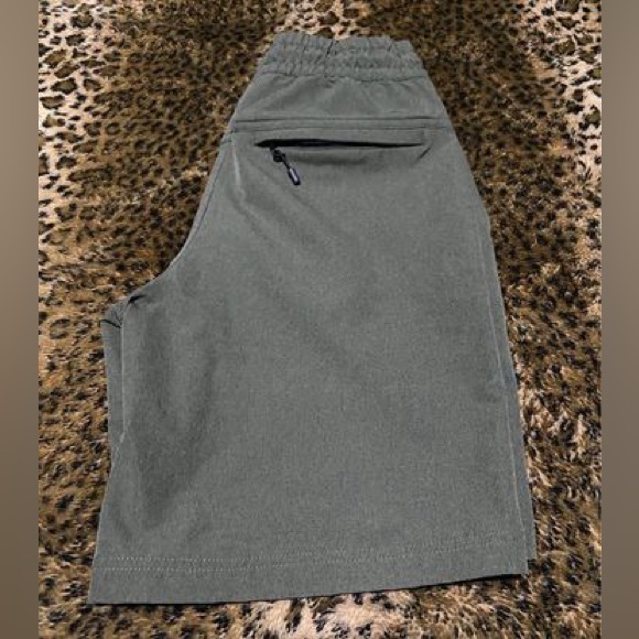 Men’s Small Army Green Stretchtech Shorts Super Nice Great Material - Picture 11 of 17